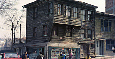 木造の雑貨屋